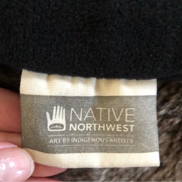 Native Northwest Embroidered torque featuring artwork by indigenous artists - Picture 6 of 6